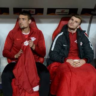 Football Men Season 2018 2019 Europa League Group B 3 Gameday RB Leipzig Celtic Glasgow Stefan Ilsanker No 13 RB Leipzig and Timo Werner No 11 RB Leipzig on the bench 25 10 2018 Copyright: xMatthiasxKochx