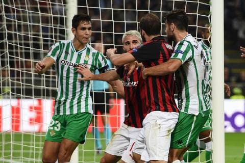 Db Milano 25 10 2018 - Europa League Milan-Betis foto Daniele Buffa Image nella foto: Gonzalo Higuain-Aissa Mandi 