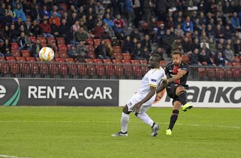 25 10 2018 Football UEFA Europa League 2018 2019 Group Stage 3 Gameday FC Zurich Bayer Leverkusen at Letzigrund Stadium Zurich Scoring for the 2 1 of Karim Bellarabi re Leverkusen against Pa Modou li Zurich DFL and DFB regulations prohibit any use of photographs as image sequences and or quasi video