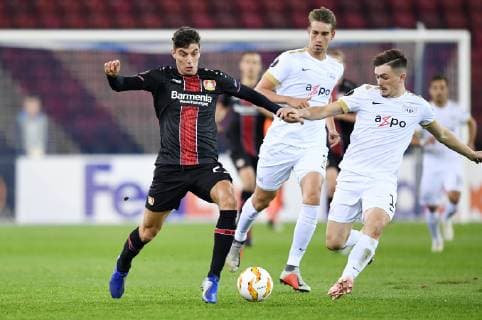 SOCCER EUROPE LEAGUE SEASON 2018 2019 Group stage FC Zuerich Bayer 04 Leverkusen 25 10 2018 Kai Havertz left Bayer 04 Leverkusen against Toni Domgjoni re FC Zuerich and Andreas Maxso in the center behind FC Zuerich