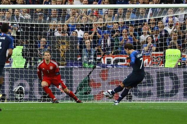 goal Goal to 2 1 for Antoine Griezmann France France by penalty against goalkeeper Manuel Neuer Germany Germany 16 10 2018 France vs Germany 4 Matchday UEFA Nations League Stade de France DISCLAIMER DFB regulations prohibit any use of images as image sequences and or quasi video