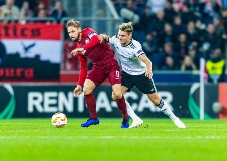 25 10 2018 Red Bull Arena Salzburg AUT UEFA EL Salzburg vs Rosenborg BK Group B on the left v. Andreas Ulmer FC Salzburg Yann Erik de Lanlay Rosenborg BK during the UEFA Europa League Group B match between FC Salzburg and Rosenborg BK at the Red Bull Arena in Salzburg Austria on 2018 10 25 Salzburg  EX_ADE