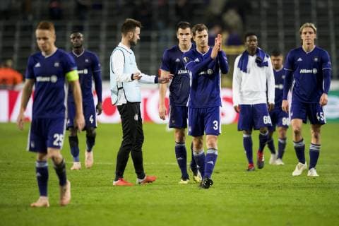 Anderlecht s players looks dejected after the match between Belgian soccer team RSC Anderlecht and Turkish team Fenerbahce, Thursday 25 October 2018 in Anderlecht on the third day of the UEFA Europa League group stage, in group D. JASPERxJACOBS  x05455204x