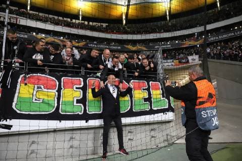 25 10 2018 GER Frankfurt am Main Commerzbank Arena Season 2018 2019 1 Bundesliga Europa League Eintracht Frankfurt Apollon Limassol always shows its closeness to the fans Eintracht Frankfurt President Peter Fischer DFL regulations prohibit any use of photographs as sequences or quasi video