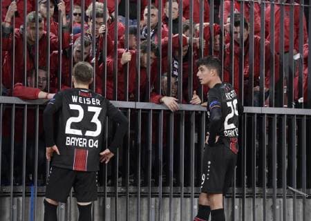 25 10 2018 Football UEFA Europa League 2018 2019 Group stage 3 Gameday FC Zurich Bayer Leverkusen in Letzigrund Stadium Zurich Frustrated Leverkusen fans demand explanations for their defeat after the match Kai Havertz re Leverkusen and Mitchell Weiser Leverkusen stands helplessly at the fence DFL and DFB regulations prohibit any use of photographs as image sequences and or video quasi