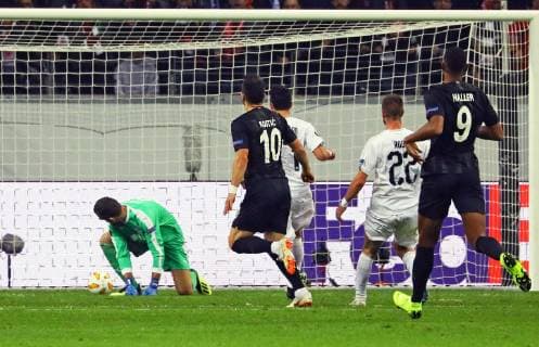 goal Goal to 1 0 for Filip Kostic Eintracht Frankfurt because goalkeeper Bruno Vale Apollon Limassol FC slips the ball through his arms and legs 25 10 2018 Eintracht Frankfurt vs Apollon Limassol FC Commerzbank Arena Europa League 3 Matchday DISCLAIMER DFL regulations prohibit any use of photographs as image sequences and or quasi video