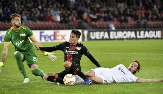 25 10 2018 Zuerich Stadium Letzigrund Football Mens Season 2018 2019 FC Zuerich Bayer 04 Leverkusen UEFA Europa League In the picture Kai Haverts Leverkusen in front of goalkeeper Yanick Brecher re Hekuran Kryeziu FC Zuerich action