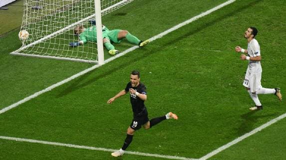 25 10 2018 xmhx Soccer UEFA Europa League Eintracht Frankfurt Apollon Limassol FC emspor vl Filip Kostic Eintracht Frankfurt scores a Goal scored a goal hits the goal to scored goals to scored 1 0 Bruno Vale Apollon Limassol Emilio Zelaya Apollon Limassol rejoicing joy Cheering forward DFL DFB REGULATIONS PROHIBIT ANY USE OF PHOTOGRAPHS as IMAGE SEQUENCES and or QUASI VIDEO Frankfurt am Main