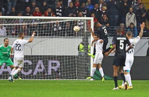 goal Goal of the 2 0 for by Sebastien Haller Eintracht Frankfurt by Header 25 10 2018 Eintracht Frankfurt vs Apollon Limassol FC Commerzbank Arena Europa League 3 Day of the Game DISCLAIMER DFL regulations prohibit any use of images as image sequences or quasi video