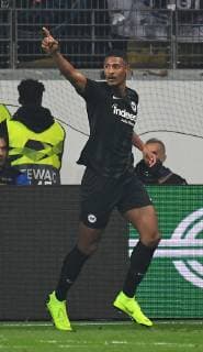 25 10 2018 xjhx Football UEFA Europa League Eintracht Frankfurt Apollon Limassol FC emporer Sebastien Haller Eintracht Frankfurt celebrate the goal 2 0 DFB DFL DFB REGULATIONS PROHIBIT ANY USE OF PHOTOGRAPHS as IMAGE SEQUENCES and or QUASI VIDEO Frankfurt am Main