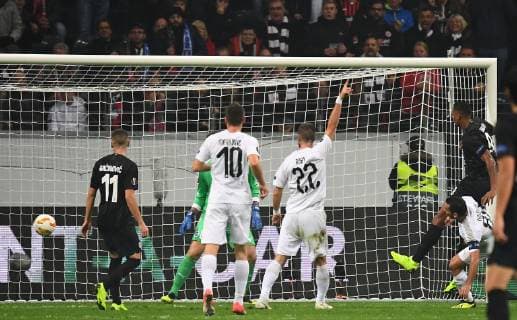 25 10 2018 xjhx Soccer UEFA Europa League Eintracht Frankfurt Apollon Limassol FC emporer Sebastien Haller Eintracht Frankfurt Goal scored the 2 0 DFB DFB REGULATIONS PROPHIBIT ANY USE OF PHOTOGRAPHS as IMAGE SEQUENCES and or QUASI VIDEO Frankfurt am Main