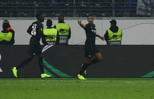 celebrate the goal Goalie 2 0 by Sebastien Haller Eintracht Frankfurt 25 10 2018 Eintracht Frankfurt vs Apollon Limassol FC Commerzbank Arena Europa League 3 Matchday DISCLAIMER DFL regulations prohibit any use of images as image sequences or quasi video
