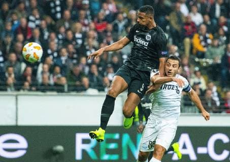 25 10 2018 xfux Soccer UEFA Europa League Eintracht Frankfurt Apollon Limassol FC emporer Sebastien Haller Eintracht Frankfurt Giorgos Vasiliou Apollon Limassol Goal scored Goal to the 2 0 Frankfurt am Main