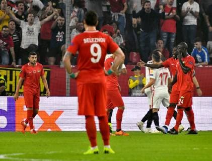 Sevilla FC s players jubilate the second goal of the team during the UEFA Europa League match between Sevilla FC and Akishar, at the Sanchez Pizjuan stadium, in Seville, Andalusia, Spain, 25 October 2018. Sevilla FC vs. Akishar !ACHTUNG: NUR REDAKTIONELLE NUTZUNG!  Copyright: xRaulxCarox SEV03 20181025-636761012294202927