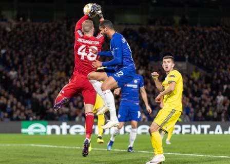 Football - 2018 2019 Europa League - Group L: Chelsea vs. FC BATE Borisov Ruben Loftus Cheek (Chelsea FC) pressures Denis Scherbitski (FC BATE Borisov) as he looks for his third goal at Stamford Bridge. COLORSPORT DANIEL BEARHAM  csp_che_bor_251018_