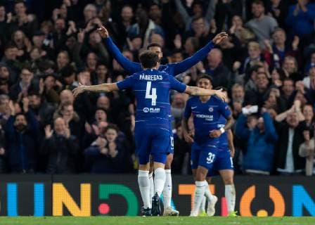 Football - 2018 2019 Europa League - Group L: Chelsea vs. FC BATE Borisov Cesc Fabregas (Chelsea FC) rushes to congratulate hat trick hero Ruben Loftus Cheek (Chelsea FC) at Stamford Bridge. COLORSPORT DANIEL BEARHAM  csp_che_bor_251018_
