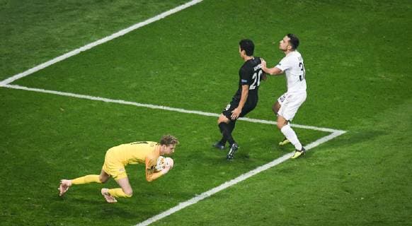 25 10 2018 xmhx Soccer UEFA Europa League Eintracht Frankfurt Apollon Limassol FC emporer Frederik Ronkon Eintracht Frankfurt Makoto Hasebe Eintracht Frankfurt Andre Schembri Apollon Limassol DFB REGULATIONS PROHIBIT ANY USE OF PHOTOGRAPH as IMAGE SEQUENCES and or QUASI VIDEO Frankfurt am Main