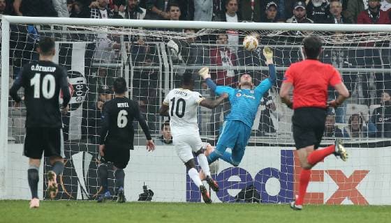 Sport Bilder des Tages Goalkeeper Loris Karius of Besiktas during the UEFA Europa League match between Besiktas and Genk at Vodafone Park in Istanbul , Turkey on October 25 , 2018. 
