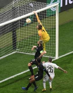 25 10 2018 xmhx Soccer UEFA Europa League Eintracht Frankfurt Apollon Limassol FC emporer Frederik Ronkon Eintracht Frankfurt Marco Russ Eintracht Frankfurt Jonathan de Guzman Eintracht Frankfurt Fotos Papoulis Apollon Limassol DFB REGULATIONS PROHIBIT ANY USE OF PHOTOGRAPH as IMAGE SEQUENCES and or QUASI VIDEO Frankfurt am Main