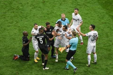 25 10 2018 xmhx Soccer UEFA Europa League Eintracht Frankfurt Apollon Limassol FC emporal Gelson Fernandes Eintracht Frankfurt Jonathan de Guzman Eintracht Frankfurt Valentin Roberge Apollon Limassol Giorgos Vasiliou Apollon Limassol Andre Schembri Apollon Limassol DFL DFB REGULATIONS PROHIBIT ANY USE OF PHOTOGRAPH as IMAGE SEQUENCES and or QUASI VIDEO Frankfurt am Main