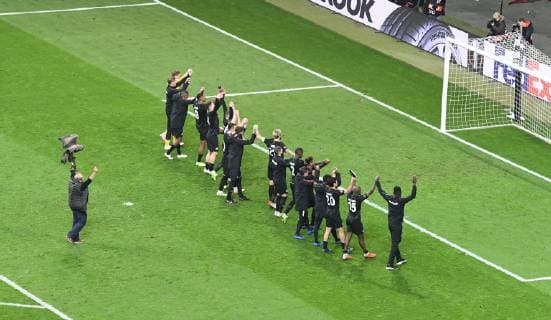 25 10 2018 xmhx Football UEFA Europa League Eintracht Frankfurt Apollon Limassol FC emspor v l Eintracht players look forward to victory DFL DFB REGULATIONS PROHIBIT ANY USE OF PHOTOGRAPH as IMAGE SEQUENCES and or QUASI VIDEO Frankfurt am Main