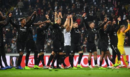 25 10 2018 xjhx Football UEFA Europa League Eintracht Frankfurt Apollon Limassol FC emporer Marco Russ Eintracht Frankfurt and team cheer after the end of the match DFL DFB REGULATIONS PROHIBIT ANY USE OF PHOTOGRAPHS as IMAGE SEQUENCES and or QUASI VIDEO Frankfurt am Main