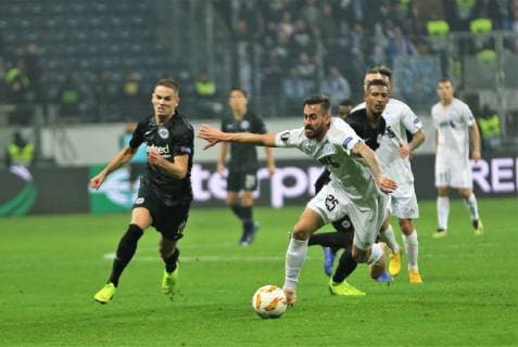 25 10 2018 GER Frankfurt am Main Commerzbank Arena Season 2018 2019 1 Bundesliga Europa League Eintracht Frankfurt Apollon Limassol Gacinovic Mijat 11 Eintracht Frankfurt vs. Chambos Kyriakou Apollon Limassol vs. Goalkeeper Bruno Vale Apollon Limassol DFL regulations prohibit any use of images as image sequences and or quasi video