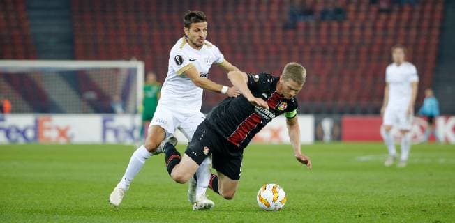 25 10 2018 Letzigrund Stadium Zurich SWITZERLAND Season 2018 2019 Men Soccer UEFA Europa League FC Zurich Bayer 04 Leverkusen Antonio Marchesano left FC Zurich against Lars Bender Leverkusen