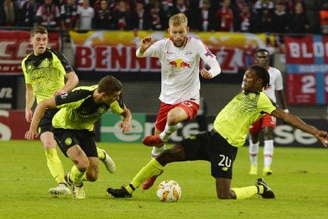 UEFA Europa League 2018 2019 Group stage Group Stage 3 Gameday RB Leipzig vs Celtic FC Glasgow 25 10 2018 Konrad Laimer RBL Mitte defeated Dedryck Boyata Celtic re and Jozo Simunovic 2 v l on the ball through Leipzig Saxony Germany