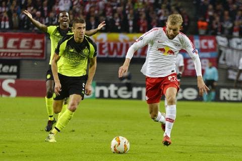 UEFA Europa League 2018 2019 Group Stage Group Stage 3 Gameday RB Leipzig vs. Celtic FC Glasgow 25 10 2018 Konrad Laimer RBL re sits down against Dedryck Boyata Celtic li and Jozo Simunovic 2 v l on the ball through Leipzig Saxony Germany