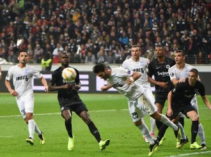 25 10 2018 GER Frankfurt am Main Commerzbank Arena Season 2018 2019 1 Bundesliga Europa League Eintracht Frankfurt Apollon Limassol Marios Stylianou Apollon Limassol in the head DFL regulations prohibit any use of images as image sequences and or quasi video