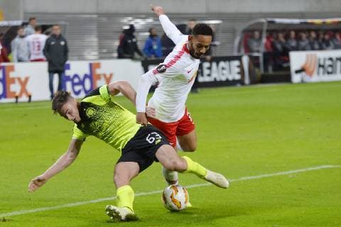 UEFA Europa League 2018 2019 Group Stage Group Stage 3 Gameday RB Leipzig vs Celtic FC Glasgow 25 10 2018 Battle for the ball between Marcelo Cunha RBL re and Kieran Tierney Glasgow left Leipzig Saxony Germany