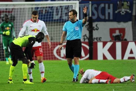 UEFA Europa League 2018 2019 Group Stage Group Stage 3 Gameday RB Leipzig vs Celtic FC Glasgow 25 10 2018 Referee Pavel Kralovec Czech Republic 2 v r decides on free kick in front of RB Leipzig Leipzig Saxony Germany