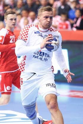 (181026) -- OSIJEK, Oct. 26, 2018 -- David Mandic of Croatia competes during qualification Phase 2 of the 2020 Men s EHF EURO handball match between Croatia and Switzerland in Osijek, Croatia on Oct. 25, 2018. Croatia won 31-28. ) ) (SP)CROATIA-OSIJEK-HANDBALL-2020 MEN S EHF EURO-QUALIFICATION DavorxJavorovic 