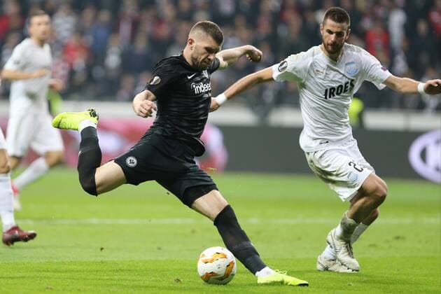 Ante Rebic Eintracht Frankfurt No 4 comes to a close in a duel with Valentin Roberge Apollon Limassol 22 Eintracht Frankfurt Apollon Limassol Soccer UEFA Euro League Season 2018 2019 Home Match 25 10 2018