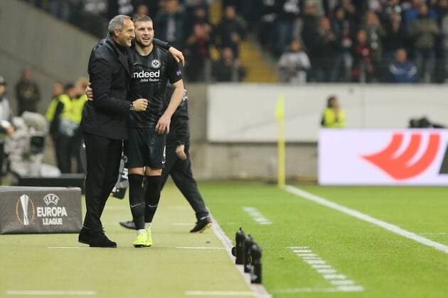 Fun with substitution at Ante Rebic Eintracht Frankfurt No 4 and coach Adi Hütter Huetter Eintracht Frankfurt Eintracht Frankfurt Apollon Limassol Soccer UEFA Euro League Season 2018 2019 Home Match 25 10 2018