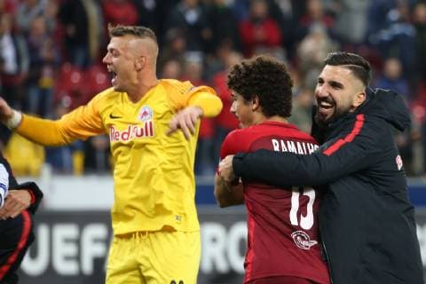 SOCCER - UEFA EL, RBS vs Rosenborg SALZBURG,AUSTRIA,25.OCT.18 - SOCCER - UEFA Europa League, group stage, Red Bull Salzburg vs Rosenborg BK. Image shows Alexander Walke, Andre Ramalho and Munas Dabbur (RBS). GEPAxpictures xMathiasxMandl