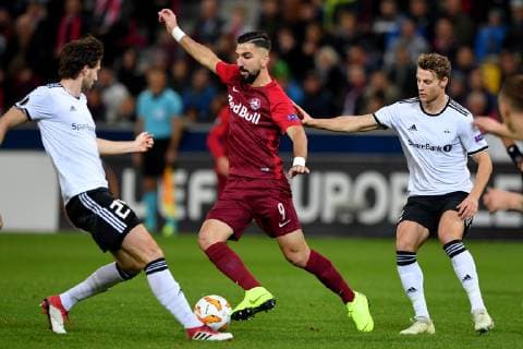 SOCCER - UEFA EL, RBS vs Rosenborg SALZBURG,AUSTRIA,25.OCT.18 - SOCCER - UEFA Europa League, group stage, Red Bull Salzburg vs Rosenborg BK. Image shows Marius Lundemo (Rosenborg), Munas Dabbur (RBS) and Vegar Eggen Hedenstad (Rosenborg). GEPAxpictures xFlorianxErtl