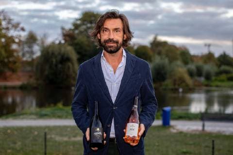 22.10.2018, DU Duisburg , Der italienische Ex-Fussballer und Weltmeister Andrea Pirlo ist nun Weinbauer in seiner Heimat Italien und stellt seine neuen Weine im Hotel Landhaus Milser in Duisburg vor. Die italienische Weltmeistermannschaft von 2006 hatte während der WM in Deutschland im Hotel Landhaus Milser gewohnt. *** 22 10 2018 DU Duisburg The Italian ex-footballer and world champion Andrea Pirlo is now a winemaker in his native Italy and introduces his new wines at the Hotel Landhaus Milser in Duisburg The 2006 Italian World Champion team stayed at the Hotel Landhaus Milser during the World Cup in Germany