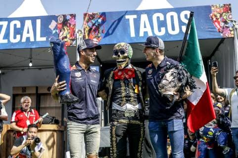 Motorsports: FIA Formula One World Championship WM Weltmeisterschaft 2018, Grand Prix of Mexico, 3 Daniel Ricciardo (AUS, Aston Martin Red Bull Racing), 33 Max Verstappen (NLD, Aston Martin Red Bull Racing), Mexico-City Mexico