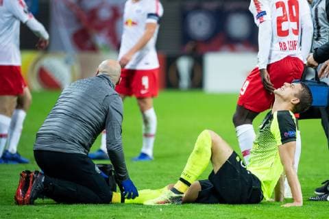 25 10 2018 xkvx Football UEFA Europa League RB Leipzig Celtic Glasgow emspor v Jozo Simunovic Celtic Glasgow replaced injured DFL DFB REGULATIONS PROHIBIT ANY USE OF PHOTOGRAPH as IMAGE SEQUENCES and or QUASI VIDEO Leipzig
