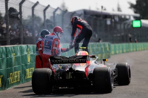 October 26 2018 EUM20181026DEP33 JPG CITY OF MEXICO Carts Autos Formula One October 26, 2018 The driver of the Aston Martin Redbull team Max Versappen is helped in one of the corners when his car breaks down during the first free practices of the Grand Prix of Mexico at Autodromo Hermanos Rodriguez Photo Agency EL UNIVERSAL RCC Latin News October 26 2018  - ZUMAu78_ 20181026_zaf_u78_085 Copyright: xJorgexSerratosx