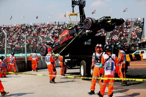 October 26 2018 EUM20181026DEP35 JPG CITY OF MEXICO Carts Autos Formula One October 26, 2018 The driver of the Aston Martin Redbull team Max Versappen is helped on one of the corners when his car breaks down during the first free practices of the Grand Prix of Mexico at Autodromo Hermanos Rodriguez Photo Agency EL UNIVERSAL RCC Latin News October 26 2018  - ZUMAu78_ 20181026_zaf_u78_086 Copyright: xJorgexSerratosx