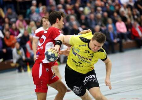 Third Handball Bundesliga MSG Grossbieberau Modau vs HSG Nieder Roden season 2018 2019 26 10 2018 Grossbieberau v l Philipp Kohlstrung Nieder Roden Nils Arnold MSG Falcons Special duel ba