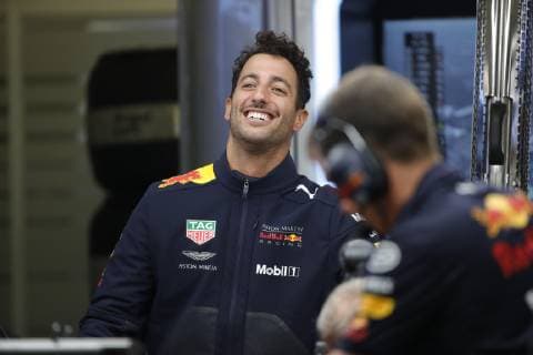 Australian driver Daniel Ricciardo (L) of Red Bull attends the third practice session, prior to the Formula One Grand Prix, held at the Hermanos Rodríguez Racetrack, in Mexico City, Mexico, 27 October 2018. The Formula One Grand Prix of Mexico takes place on 28 October 2018. Formula One Grand Prix of Mexico !ACHTUNG: NUR REDAKTIONELLE NUTZUNG!  Copyright: xJoséxMéndezx MEX030 20181027-636762621719353229