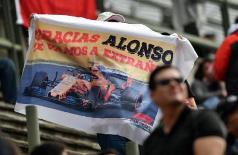 A fan holds a sign in honor of Spanish pilot Fernando Alonso during the third free practice of the Formula One Grand Prix, at the Hermanos Rodriguez racetrack in Mexico City, Mexico, 27 October 2018. Formula One Grand Prix in Mexico !ACHTUNG: NUR REDAKTIONELLE NUTZUNG!  Copyright: xMiguelxSierrax MEX16 20181027-636762659327976073