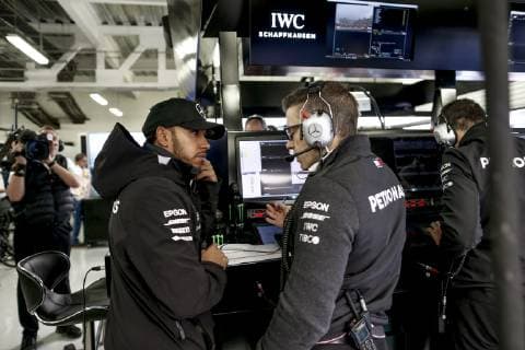 Motorsports: FIA Formula One World Championship WM Weltmeisterschaft 2018, Grand Prix of Mexico, 44 Lewis Hamilton (GBR, Mercedes AMG Petronas Motorsport), Peter Bonnington Mexico-City Mexico