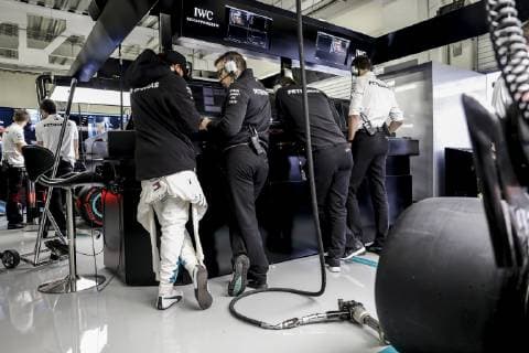 Motorsports: FIA Formula One World Championship WM Weltmeisterschaft 2018, Grand Prix of Mexico, 44 Lewis Hamilton (GBR, Mercedes AMG Petronas Motorsport), Peter Bonnington Mexico-City Mexico