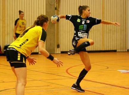 TV Nellingen SV Union Halle Neustadt Germany Stuttgart 27 10 2018 Handball Women Bundesliga Season 2018 2019 TV Nellingen SV Union Halle Neustadt re Nr 6 Emilia Galinska SV Union Halle Neustadt
