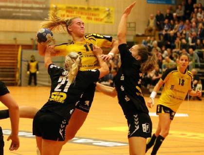 TV Nellingen SV Union Halle Neustadt Germany Stuttgart 27 10 2018 Handball Women Bundesliga Season 2018 2019 TV Nellingen SV Union Halle Neustadt with No. 10 Lena Sophia Degenhardt TV Nellingen